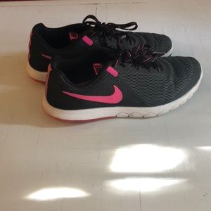 NIKE RUNNING SHOES